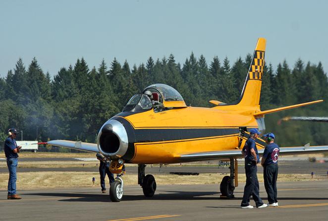 Sabre_F-86_Frank_Scoggins_Volunteers_Airshow_2010-662x446.jpg